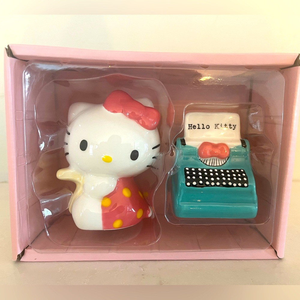 Hello Kitty Salt and Pepper Shakers- New in Box